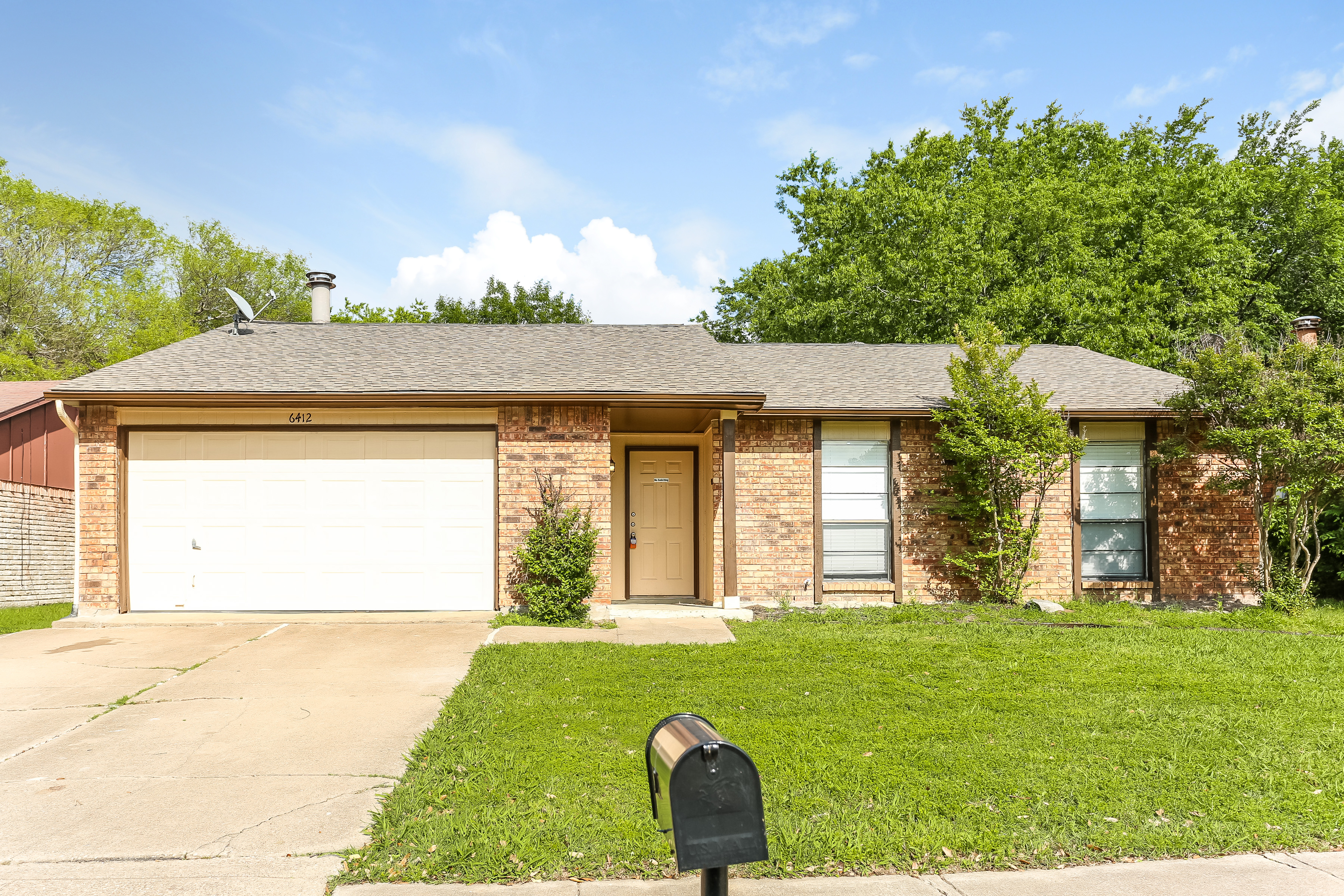 6412 Sandhurst Ln E North Richland Hills, TX 76182